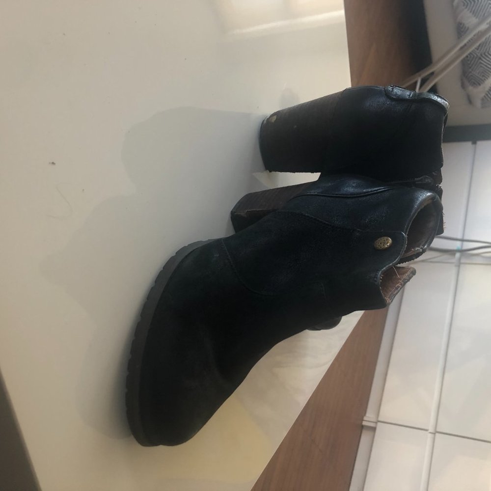 Clarks ankle booties! Womens size 7